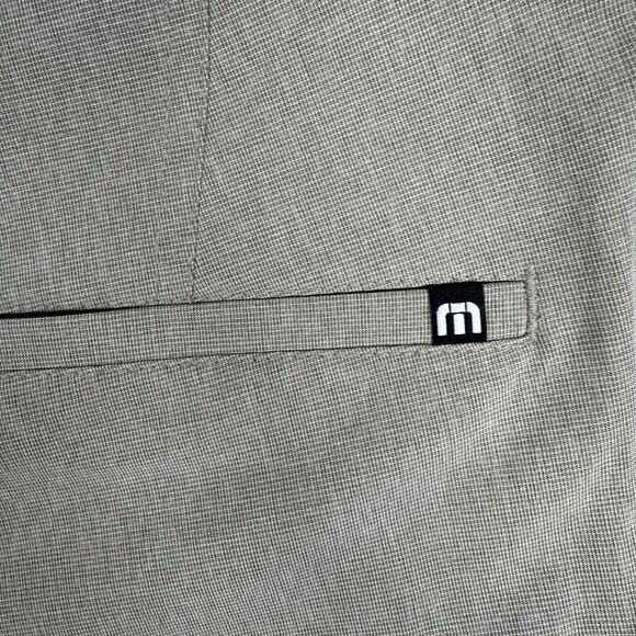 Travis Mathew Golf Shorts Tan Khaki Flat Front Lightweight 10" Men’s Size 32 - Picture 8 of 8